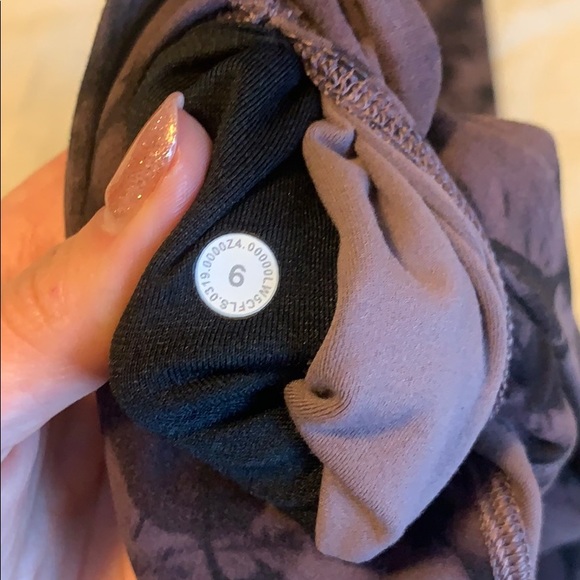 Lululemon align 28” size 6 - Picture 4 of 4
